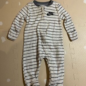 Nike Gray Striped Kids Footie